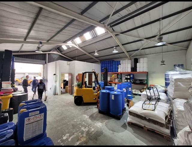 114M² WAREHOUSE RENTED IN KILLARNEY GARDENS