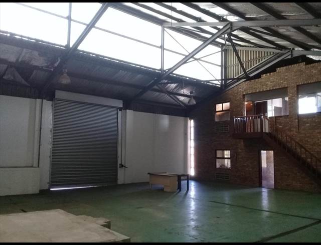 390M² WAREHOUSE TO LET IN EPPING INDUSTRIAL