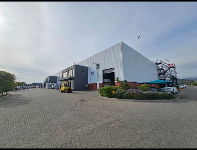474M² WAREHOUSE TO LET IN SOMERSET WEST CENTRAL