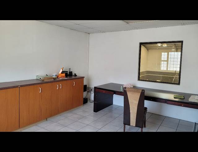 520M² WAREHOUSE TO LET IN BELLVILLE SOUTH