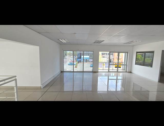 624M² SHOWROOM TO LET IN NORTH RIDING