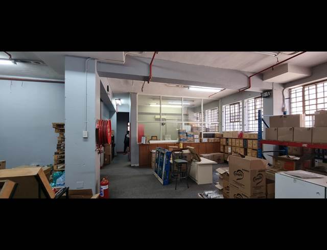 1,200M² WAREHOUSE TO LET IN NEW CENTRE