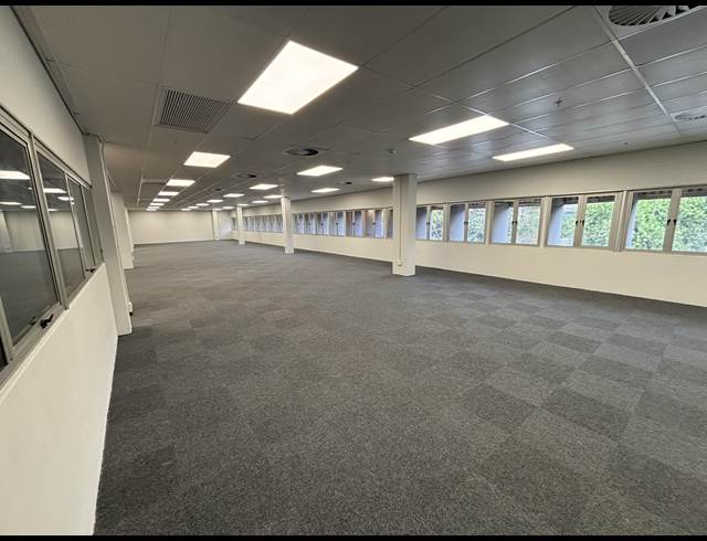 650M² OFFICE TO LET IN RIVERSIDE