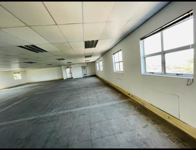586M² OFFICE TO LET IN VORNA VALLEY