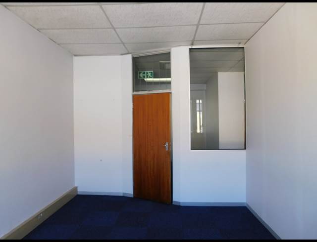 400M² OFFICE TO LET IN STRIJDOMPARK