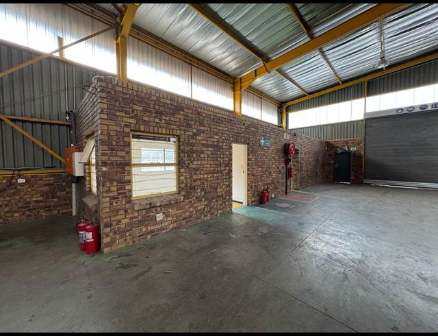 1,300M² WAREHOUSE TO LET IN ROBERTVILLE