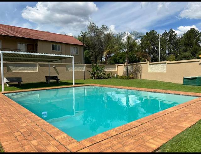 2 BEDROOM PROPERTY TO RENT IN DIE HOEWES