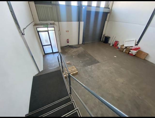 284M² WAREHOUSE TO LET IN MEADOWDALE