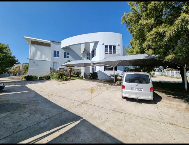 2,348M² WAREHOUSE TO LET IN LONGMEADOW