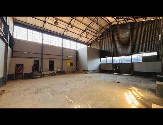 360M² WAREHOUSE TO LET IN MANUFACTA