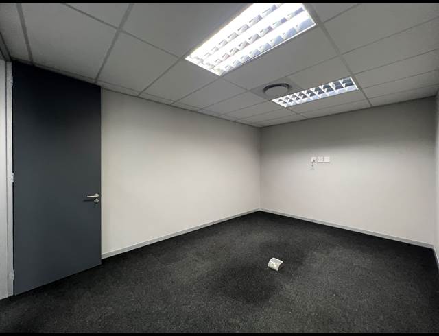 402.20M² OFFICE TO LET IN HIGHVELD
