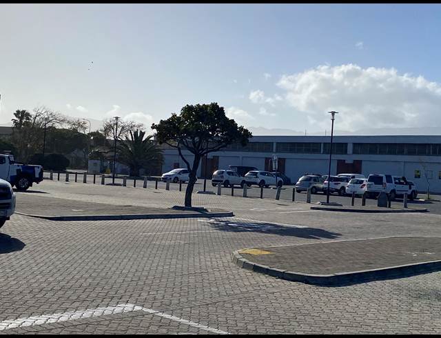 204M² RETAIL TO LET IN TOKAI