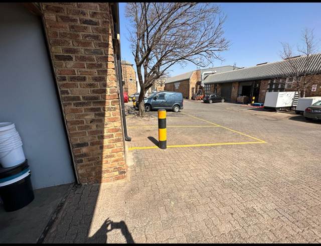 193M² WAREHOUSE TO LET IN CROWN