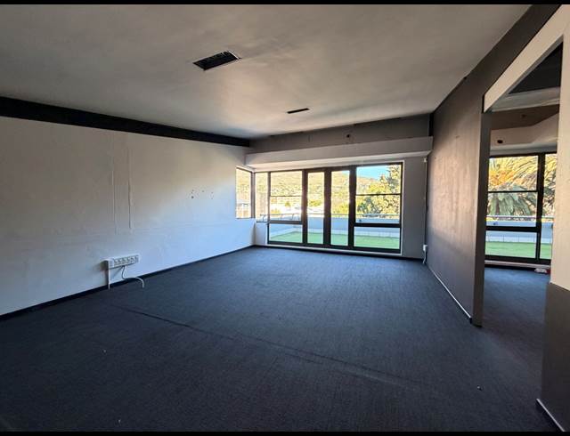 388M² OFFICE TO LET IN GARDENS