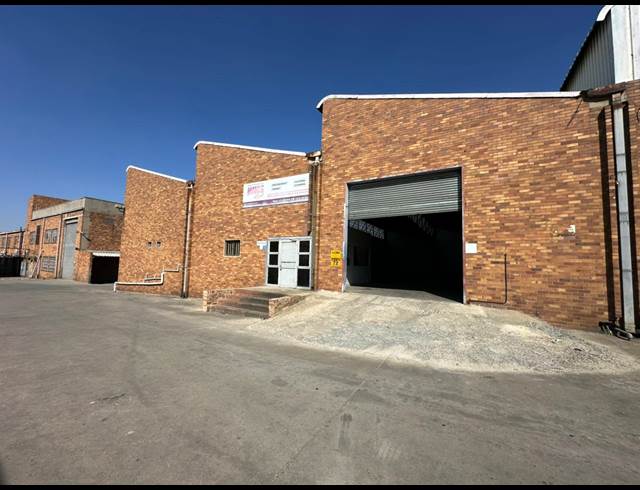 1,026M² WAREHOUSE TO LET IN HENVILLE