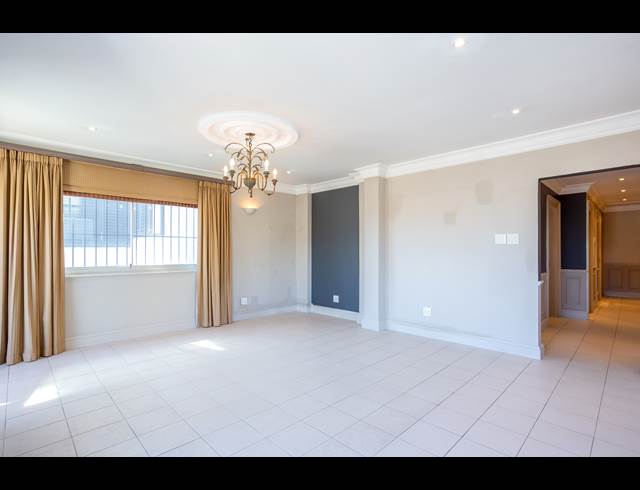 2 BEDROOM APARTMENT RENTED IN BANTRY BAY