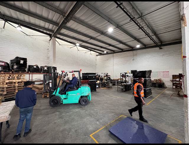 552M² WAREHOUSE TO LET IN RED HILL