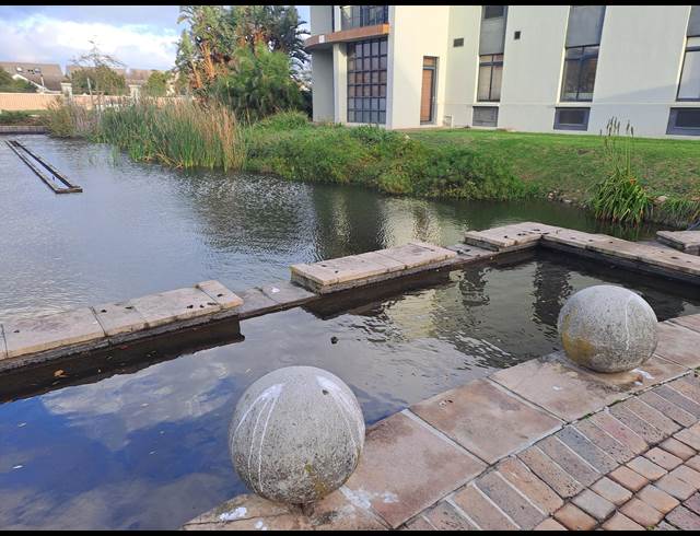 72M² OFFICE TO LET IN SOMERSET WEST CENTRAL