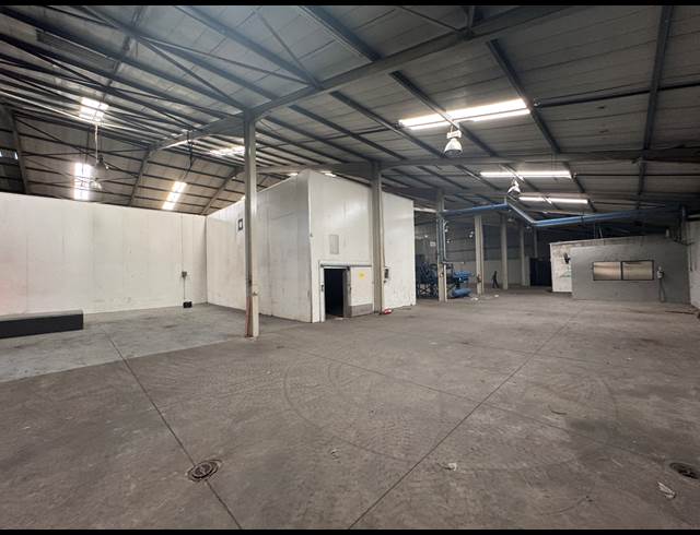 2,000M² WAREHOUSE TO LET IN PHOENIX INDUSTRIAL