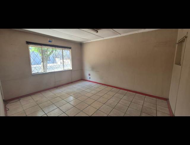 512M² WAREHOUSE TO LET IN ANDERBOLT