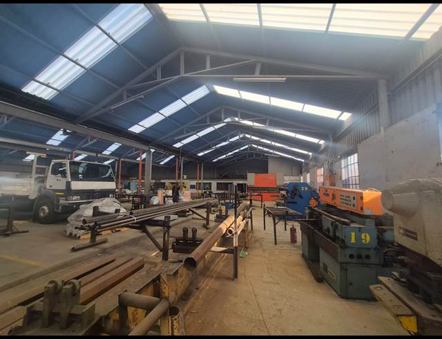 1,200M² WAREHOUSE TO LET IN ALRODE SOUTH