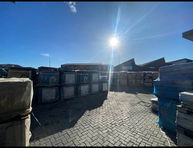 2,350M² SHOWROOM TO LET IN PAARDEN EILAND