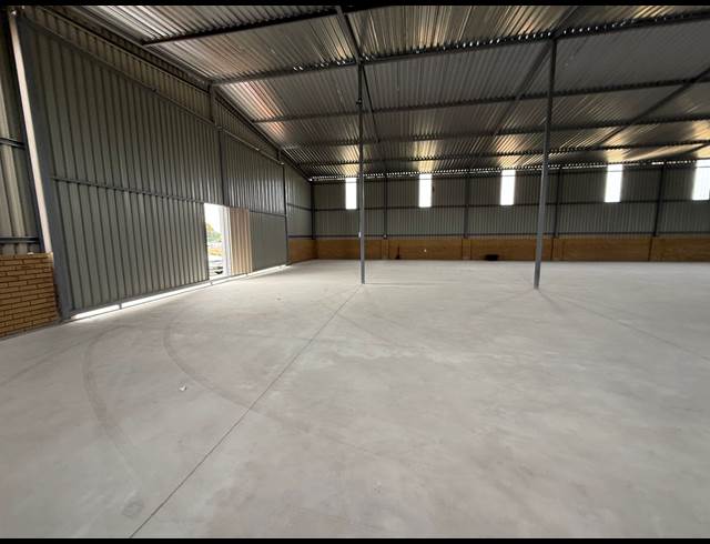 800M² WAREHOUSE TO LET IN TEDDERFIELD AH