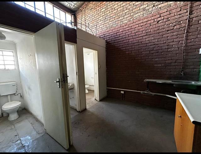 372M² WAREHOUSE TO LET IN KEW