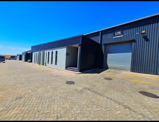 590M² WAREHOUSE TO LET IN ATLANTIC HILLS