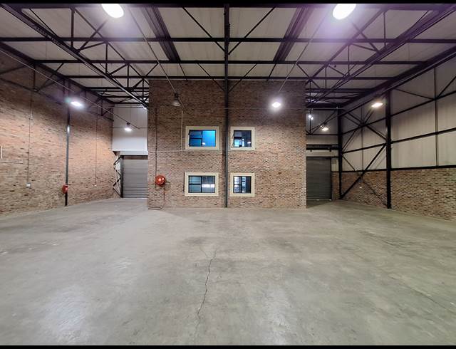 642M² WAREHOUSE TO LET IN LASER PARK
