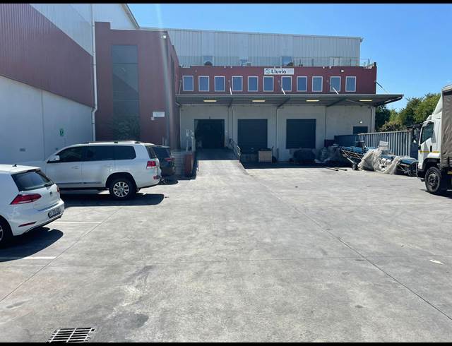 3,882M² WAREHOUSE TO LET IN EVERITE INDUSTRIA