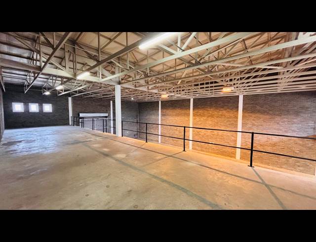 550M² WAREHOUSE TO LET IN STORMILL