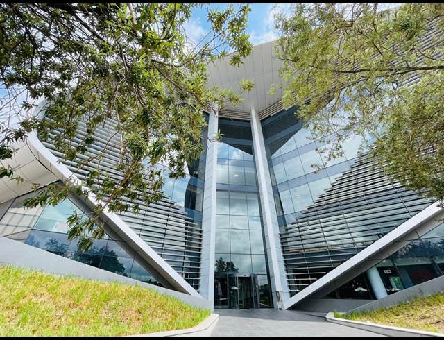 432.90M² OFFICE TO LET IN WATERFALL