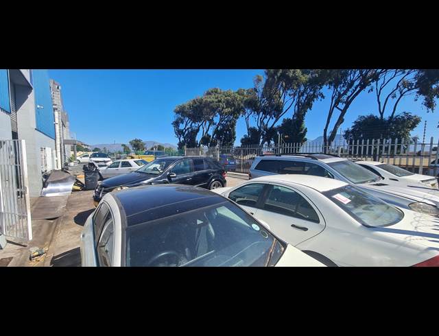 900M² FACTORY TO LET IN OTTERY EAST