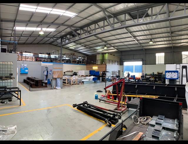 710M² WAREHOUSE TO LET IN LASER PARK