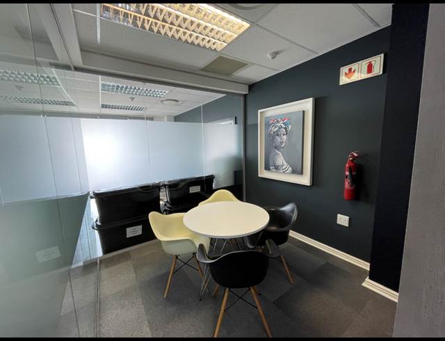 277M² OFFICE TO LET IN WATERFRONT