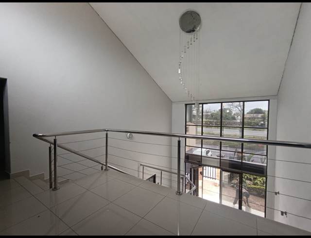110M² OFFICE RENTED IN WESTVILLE