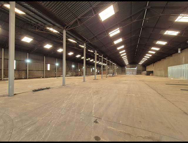 3,200M² WAREHOUSE TO LET IN GERMISTON SOUTH