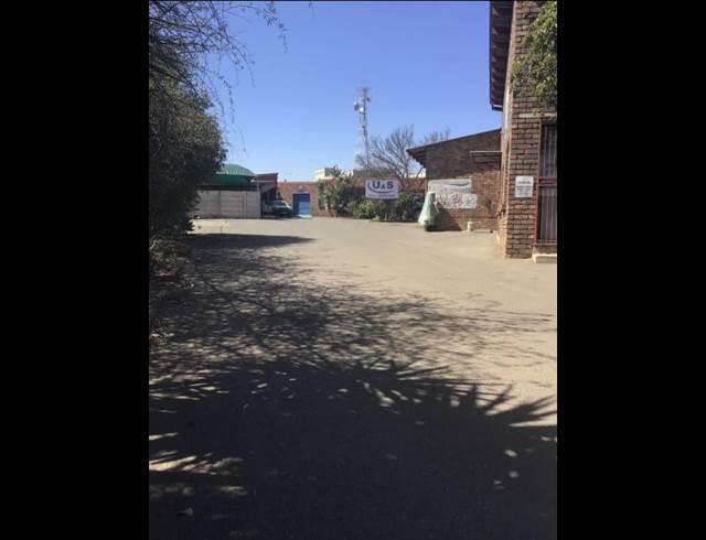 100M² BUSINESS CENTRE TO LET IN WITBANK EXT 8