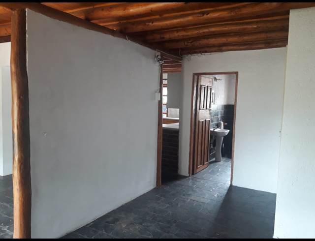 1 bed property to rent in KNOPJESLAAGTE