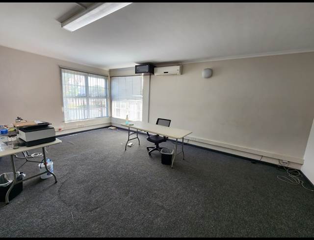 3,260M² WAREHOUSE TO LET IN KILLARNEY GARDENS