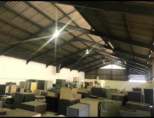 800M² WAREHOUSE TO LET IN TRIANGLE FARM