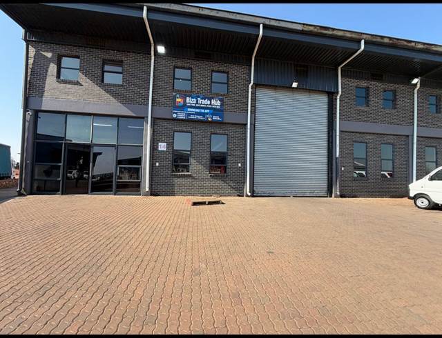 875M² WAREHOUSE TO LET IN CLAYVILLE