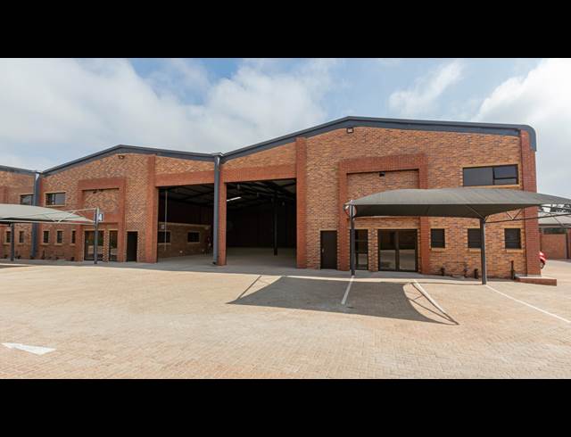 1,050M² WAREHOUSE TO LET IN POMONA