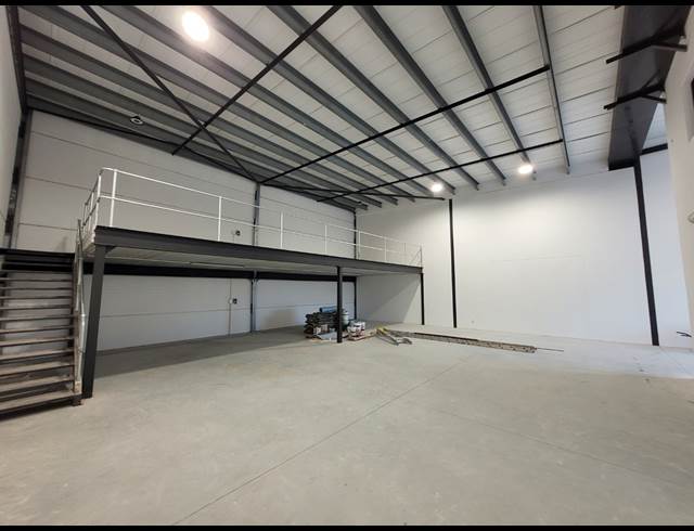 780M² WAREHOUSE TO LET IN STIKLAND INDUSTRIAL
