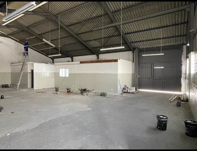 255M² WAREHOUSE RENTED IN STIKLAND INDUSTRIAL