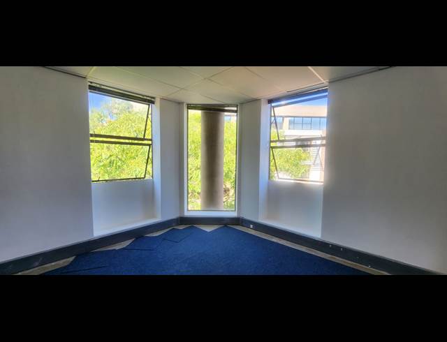 1,018M² OFFICE TO LET IN PARKTOWN