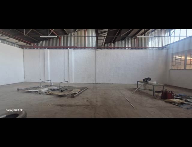 300M² WAREHOUSE TO LET IN SELBY