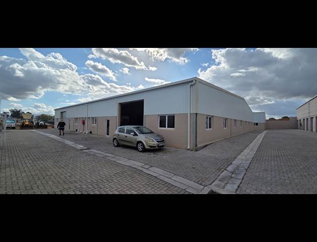 295M² WAREHOUSE TO LET IN WELLINGTON CENTRAL