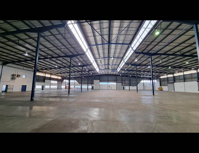 4,332M² WAREHOUSE TO LET IN JET PARK